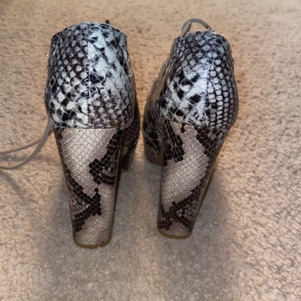 Women’s shoes